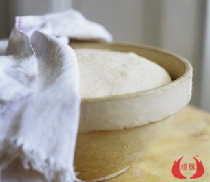 为什么要用湿毛巾盖住面团来发酵